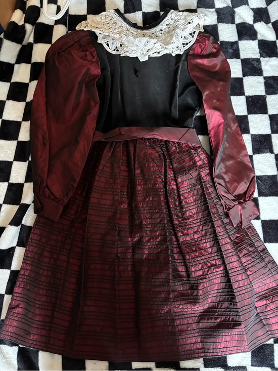 Other - Size 8 vintage black and burgundy dress